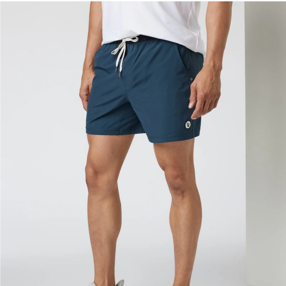 NWOT Vuori Men's Indigo Kore Short Lined 5” (sz: L)